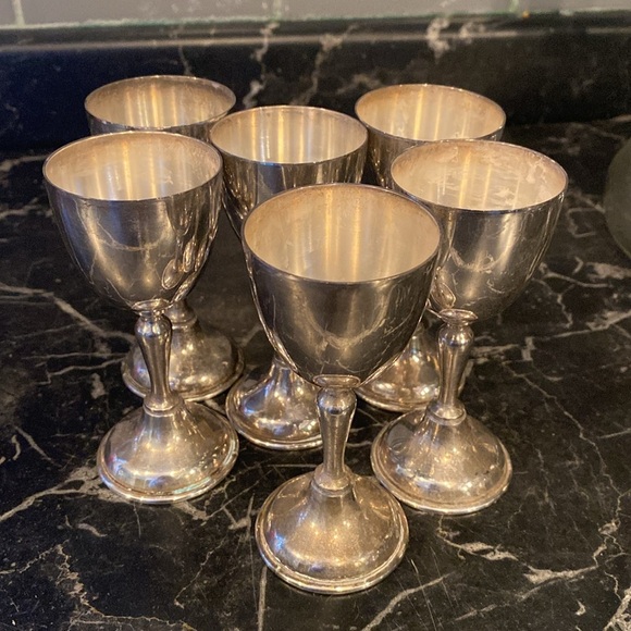 Vintage Decanter with 6 wine  glasses. - Picture 9 of 16